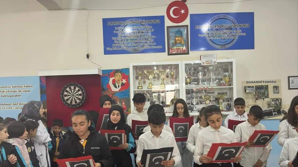 18 Mart Şehitleri Anma Günü ve Çanakkale Deniz Zaferi dolayısıyla okulumuz Türkçe Öğretmeni tarafından program düzenlenmiştir.